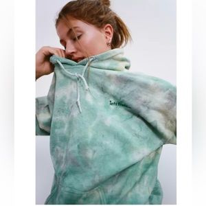 iets frans… tie dye sweatshirt